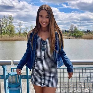 Meet your Posher, Dominique